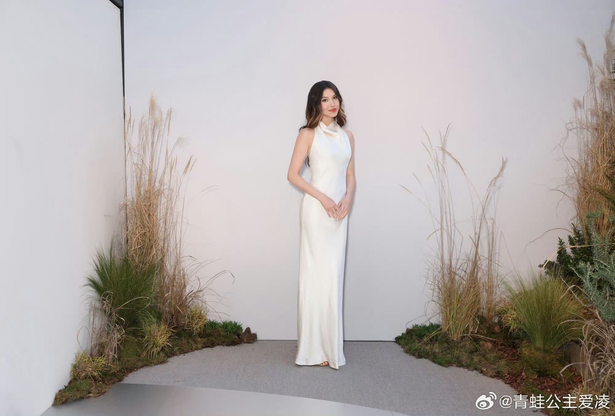 CGTNSportsScene's tweet photo. 📸🇨🇳Gu Ailing at Milan Fashion Week🤩
⛷️3 golds🥇 & 3 silvers 🥈 in 6 starts across 2 #Olympics — making the 22-year-old the most decorated freestyle skier⛷️ in Olympic history.
#MilanoCortina2026 #WinterOlympics #TeamChina #Freeski https://t.co/kZey8a6TZd