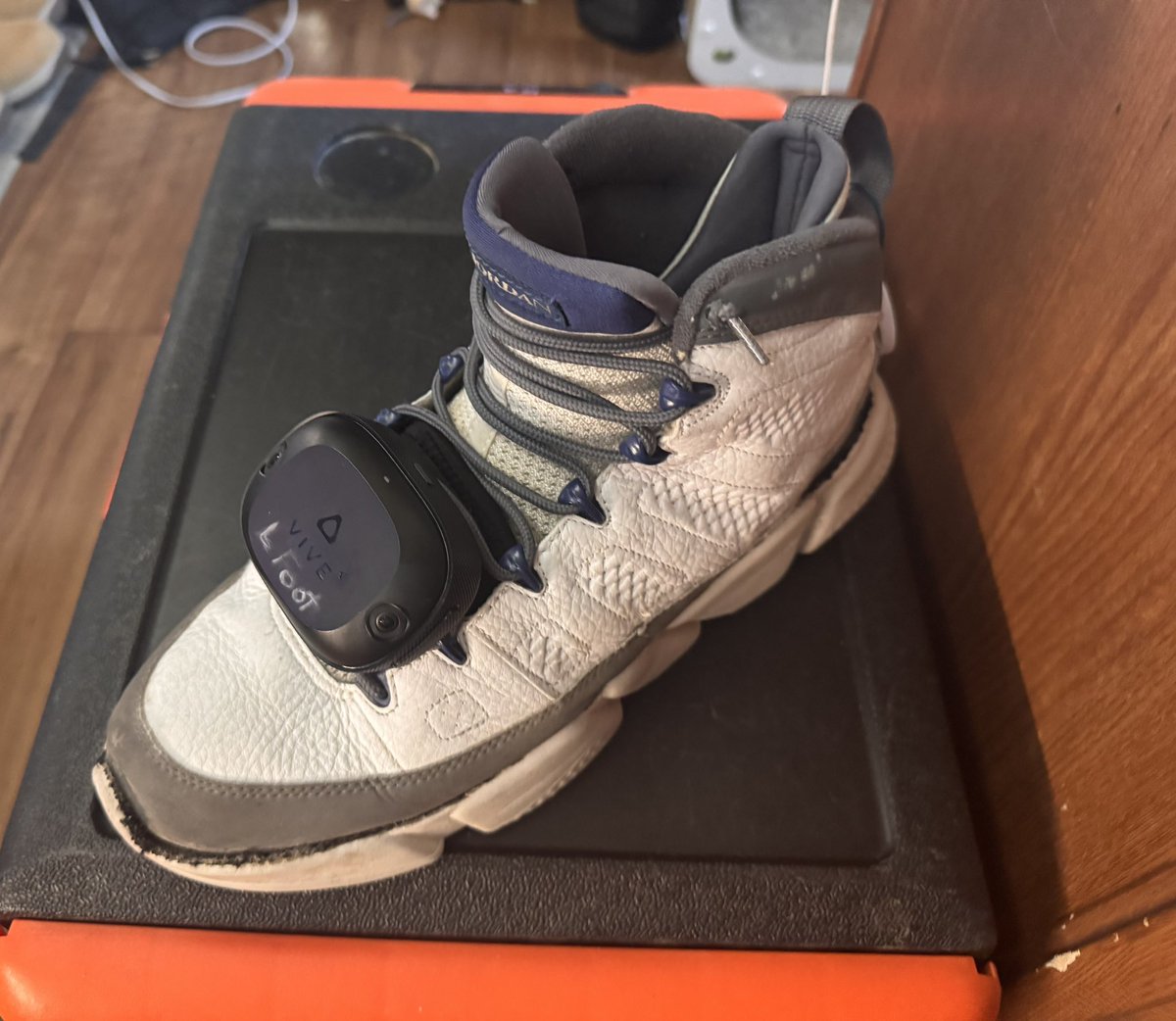 DrakeMathis42's tweet photo. The idea  just pop in there. Best part I didn’t have to make any holes to the shoe https://t.co/2djPAV43Oh