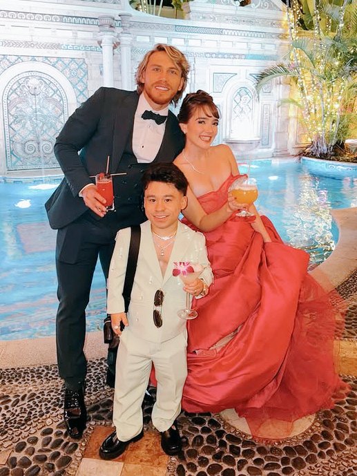 TeamAldaineVIP's tweet photo. “Dos chicos, una chica , una hermosa amistad de los tres...
Son equipo, son apoyo y eso no lo toca nadie.”❤️‍🔥💎❤️
ALDO JUEGA CON PERSIL 
#Triodeoro https://t.co/ck5vnYPxun