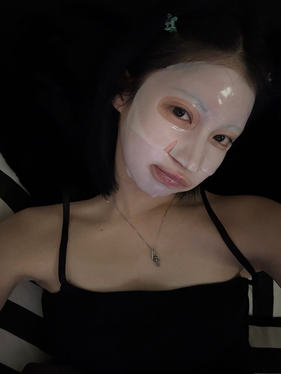 𖥻 ׁ ׅ 𝗍𝗁𝖾 𝖼𝖺𝗇𝖽𝗒𝖿𝗅𝗈𝗌𝗌 tweet media