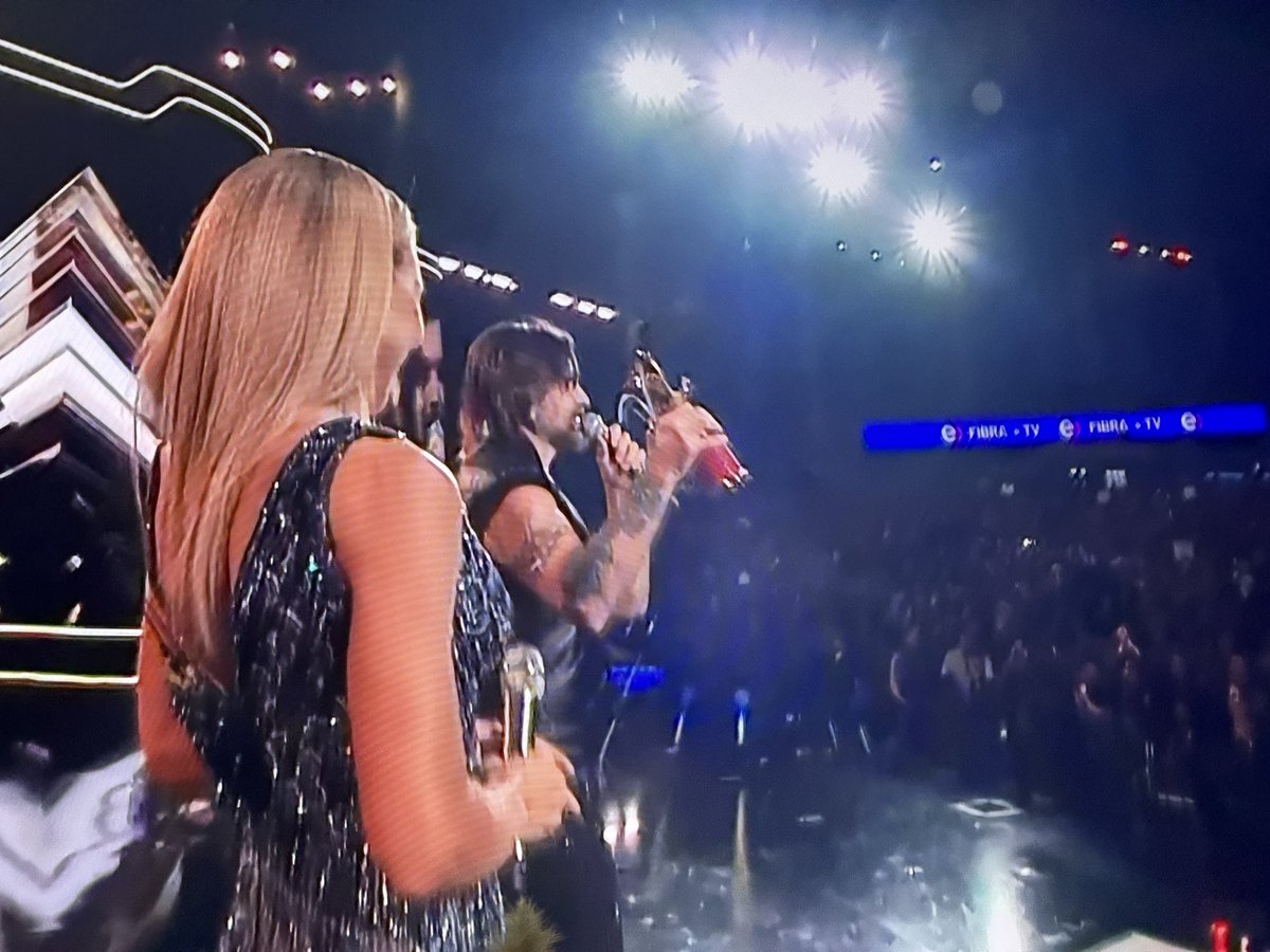 Juanes también se lleva Gaviota de Oro en #VinaDelMar2026 
#Vina26