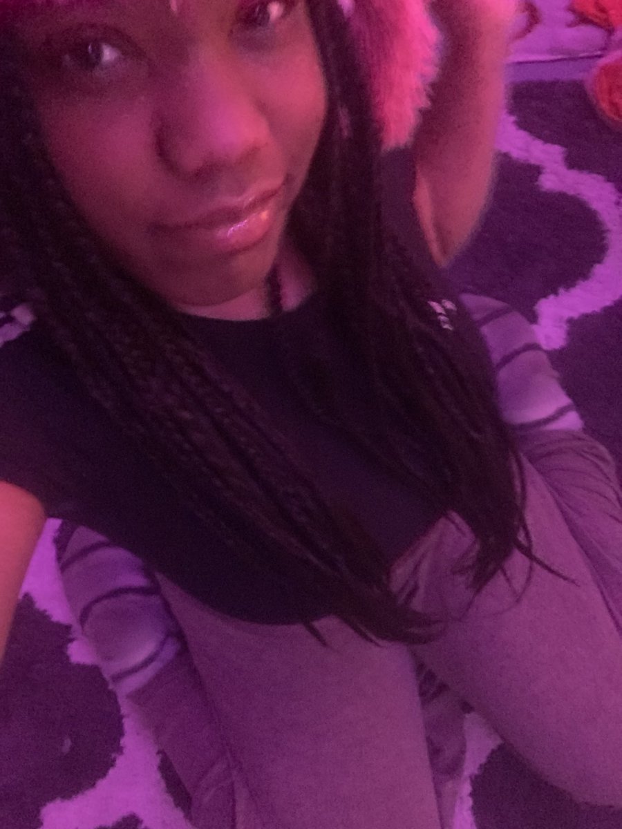 HiImZ3's tweet photo. Finished the show and horny!! Soooo calls anyone? https://t.co/Bj1ma8buiz