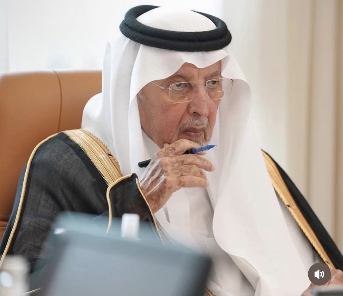 لا عاش خل(ن) تنكر في الهوى خلّه
يوم(ن) حبيب(ن) ويوم(ن) يصير قوماني