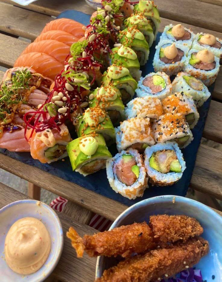 violettweets_'s tweet photo. sushi or chicken wings? https://t.co/yoPoDvwaai