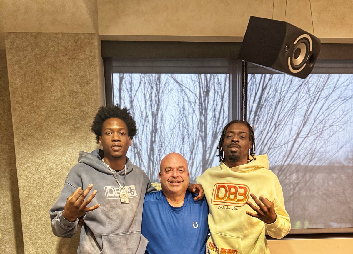 Great to visit with the Davis Brothers as they prepare for their upcoming boxing match <a href="/ChartwayArena/">Chartway Arena</a> in Norfolk  
on the February edition of Sports Scene with Greg Bicouvaris  #boxing  #hrva