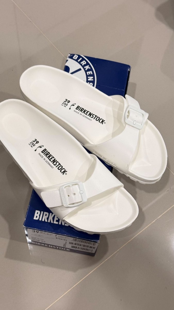 c_camel_'s tweet photo. Birkenstock madrid EVA size39
1,500 ส่งฟรี 

#Birkenstock #Birkenstockส่งต่อ https://t.co/rRCnOnTsqO