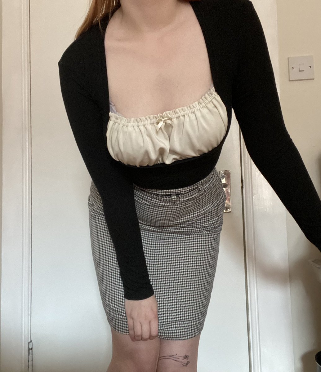 realangelangie's tweet photo. I’m your secretary https://t.co/xLwavDmOdx