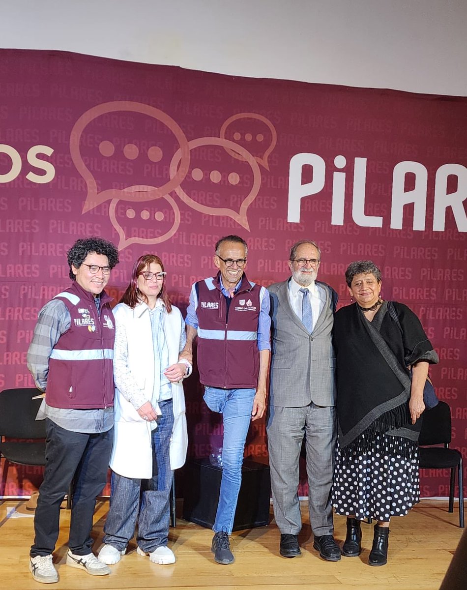 Hoy tuve el honor de participar en “Diálogos Pilares: 100 Voces que Transforman”, un espacio de encuentro, reflexión y construcción colectiva que reafirma el poder de la comunidad.
Fue un gusto compartir este momento junto al Dr. Pedro Moctezuma Barragán, Secretario de Educación,