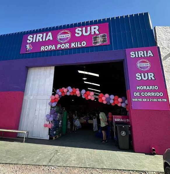 En Córdoba Capital cerró un corralón de materiales de construcción que tenía más de 15 años.

En ese local ahora hay hace 3 meses venta de ROPA USADA IMPORTADA POR KG de una empresa chilena.

Milei cortó la obra pública por completo y habilitó la importación de ropa usada. Fin.