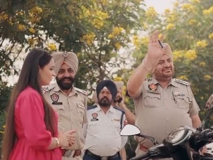 dinusingla's tweet photo. Punjab Police taxpayers di hai, par lagda hai kise de pre-wedding package ch include ho gayi.

Jithe FIR likhni si, othe ‘Forever’ likheya jaa reha si.

#teamsarupchandsingla https://t.co/8Q0BPj8wNH