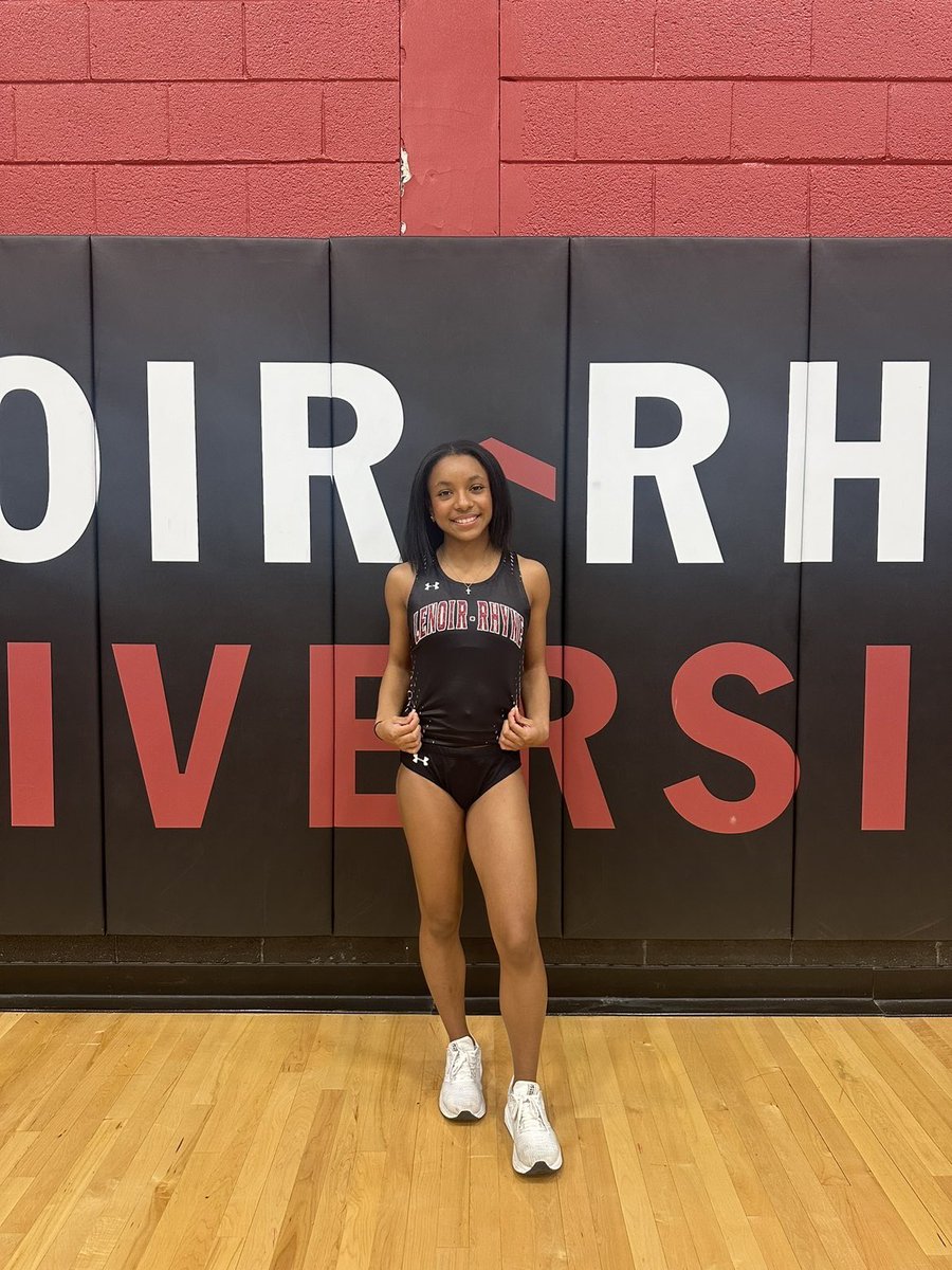 nyaburrell's tweet photo. Had a great talk with the LR Coaches and am really excited to get my first offer from Lenoir Rhyne!!! @lruxctf @LRbears @cuttytrack https://t.co/FS9ht2v1yq