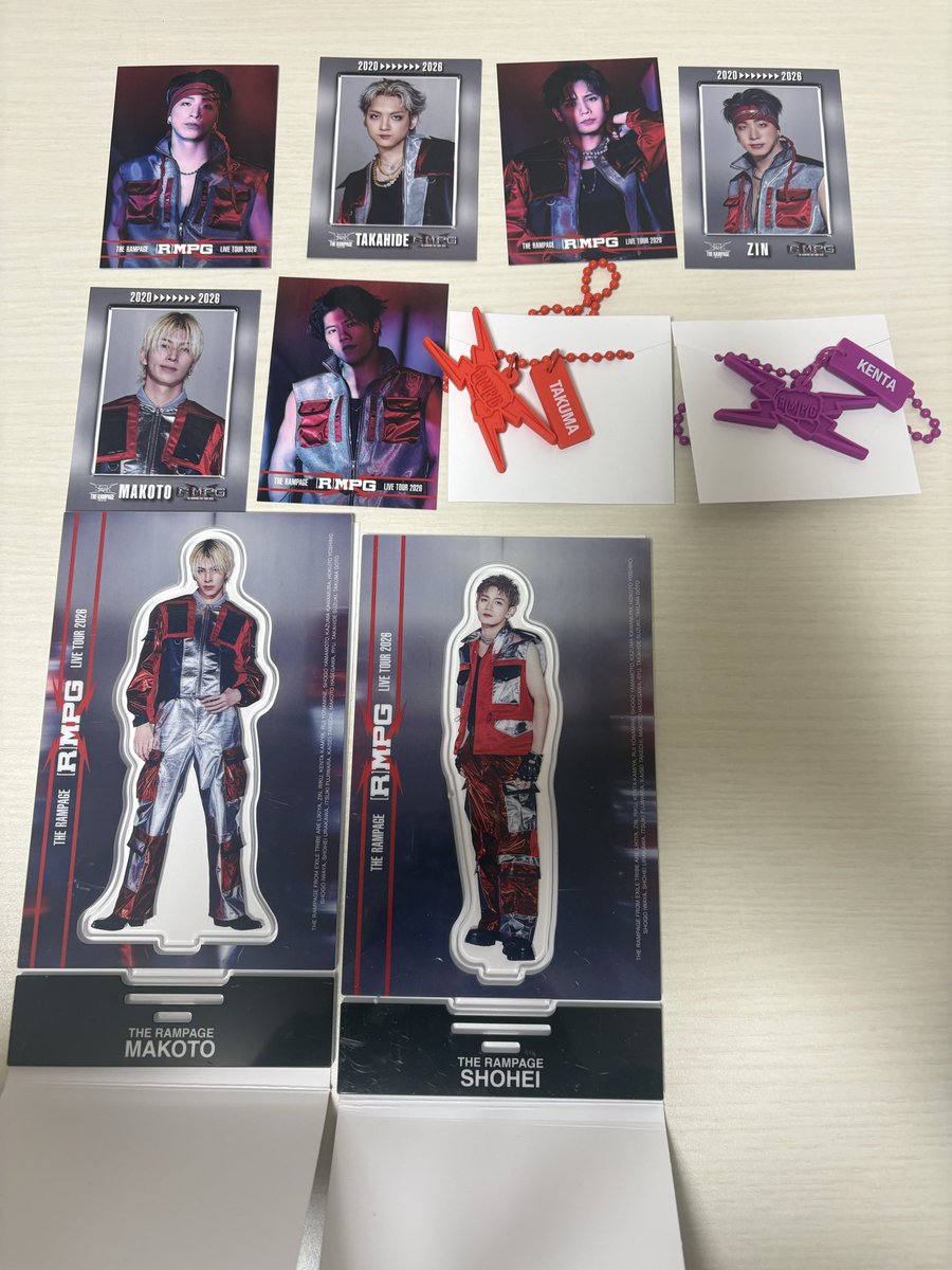 ななな tweet media