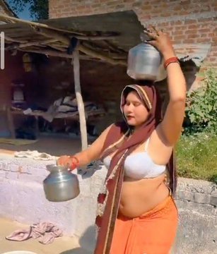Mkvaishnav94's tweet photo. वायरल होने का चस्का अब गांवों में भी होने लगा है!

इस तरह अंग प्रदर्शन से वायरल होना मतलब अपने संस्कारों को दिखाना.!

आजकल वायरल होने का ऐसा नशा चढ़ा हुआ है कि लोग बिल्कुल अश्लीलता पर आ गए हैं...!

आप लोग इस तरह के अंग प्रदर्शन पर क्या कहना चाहोगे...??
#हरि_आये_हरियाणे_नूं #SLvNZ https://t.co/U0FiI98eMr