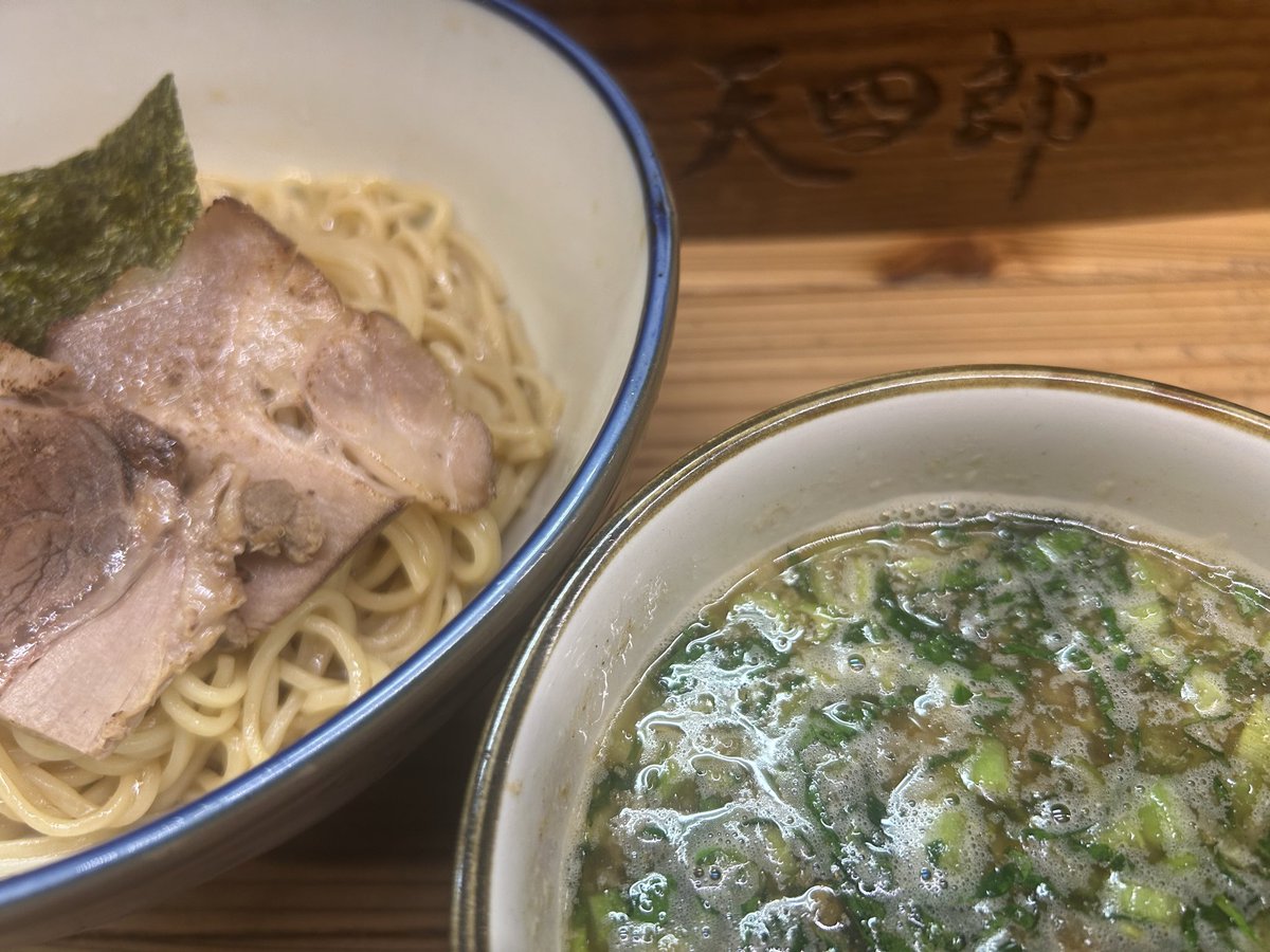 過ごしやすいお天気ですね💡 やっぱり今日もラーメン日和😊🍜 限定