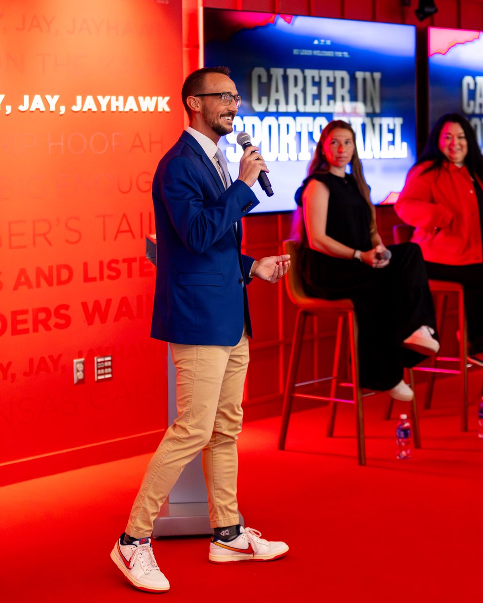 KU LEADS tweet media