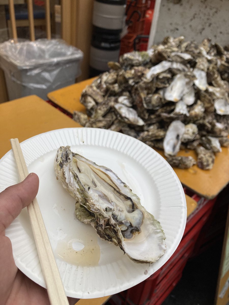 NJones239's tweet photo. 仙台朝市
仕入れの店主と観光客で賑わっていた
朝市の2階はメロンブックス。温度差がすごい https://t.co/ewyB2XshA3