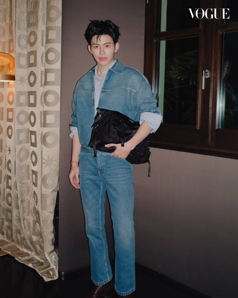 VogueThailand's tweet photo. #VogueExclusive ทวีคูณความตื่นเต้น! กับเซ็ตภาพสุดเอ็กซ์คลูซีฟของ ‘ปอนด์-ณราวิชญ์’ @ppnaravit ในลุคยีนส์สุดเท่ห์จาก Prada @Prada ก่อนจะได้เข้าร่วมชมโชว์คอลเล็กชั่นฤดูใบไม้ร่วง/ฤดูหนาว 2026 ในวันที่ 26 กุมภาพันธ์ 2026 นี้ เวลา 20.00 น. (ตามเวลาประเทศไทย) เตรียมติดตามโมเมนต์ของปอนด์ และการรายงานสดจากโว้กประเทศไทยทุกช่องทางในค่ำคืนนี้ #Prada #PradaFW26 #ppnaravit #PradaFW26xPond

Photo by @ daan_sachdev