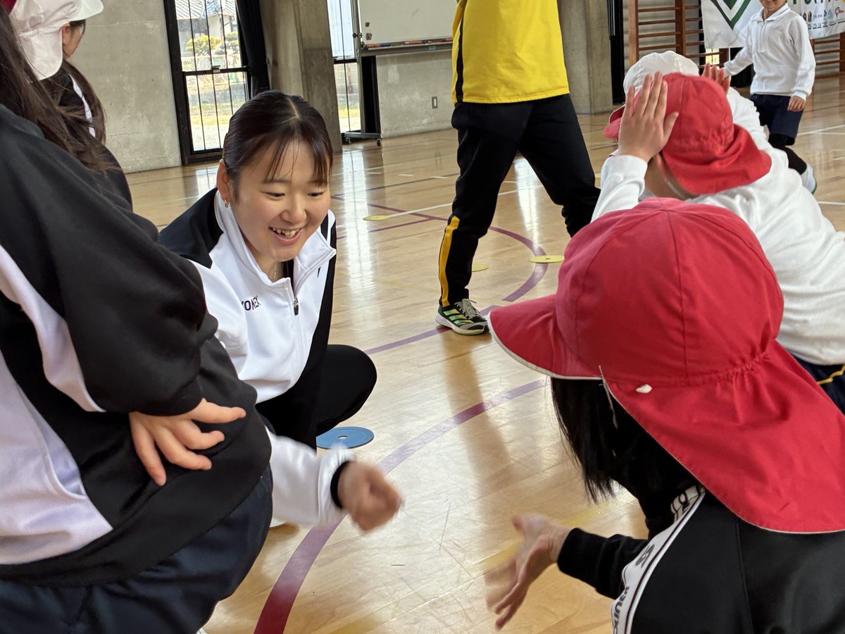 GIFUNITE's tweet photo. 2月5日に #岐阜Bluvic と #日本エコシステム の選手たちが「羽島市立福寿小学校」を訪問し、体育の時間で一緒に運動遊びをしました！

#GIFUNITE #つよいぞぎふっ子プロジェクト #ACP https://t.co/rlbp0ImitA