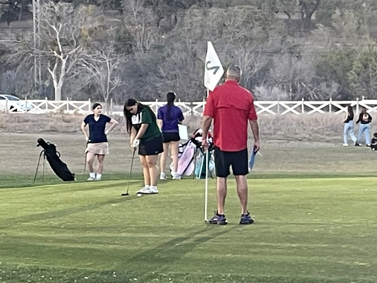 JagsJournalism's tweet photo. #JordanJournalism out supporting our #golf team!  (Didn’t know we weren’t playing all the holes and missed most of the girls) Beautiful night! https://t.co/pwfdBDvUlO