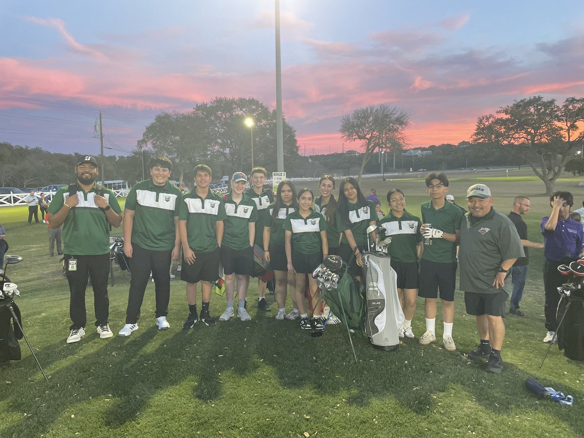 JagsJournalism's tweet photo. #JordanJournalism out supporting our #golf team!  (Didn’t know we weren’t playing all the holes and missed most of the girls) Beautiful night! https://t.co/pwfdBDvUlO