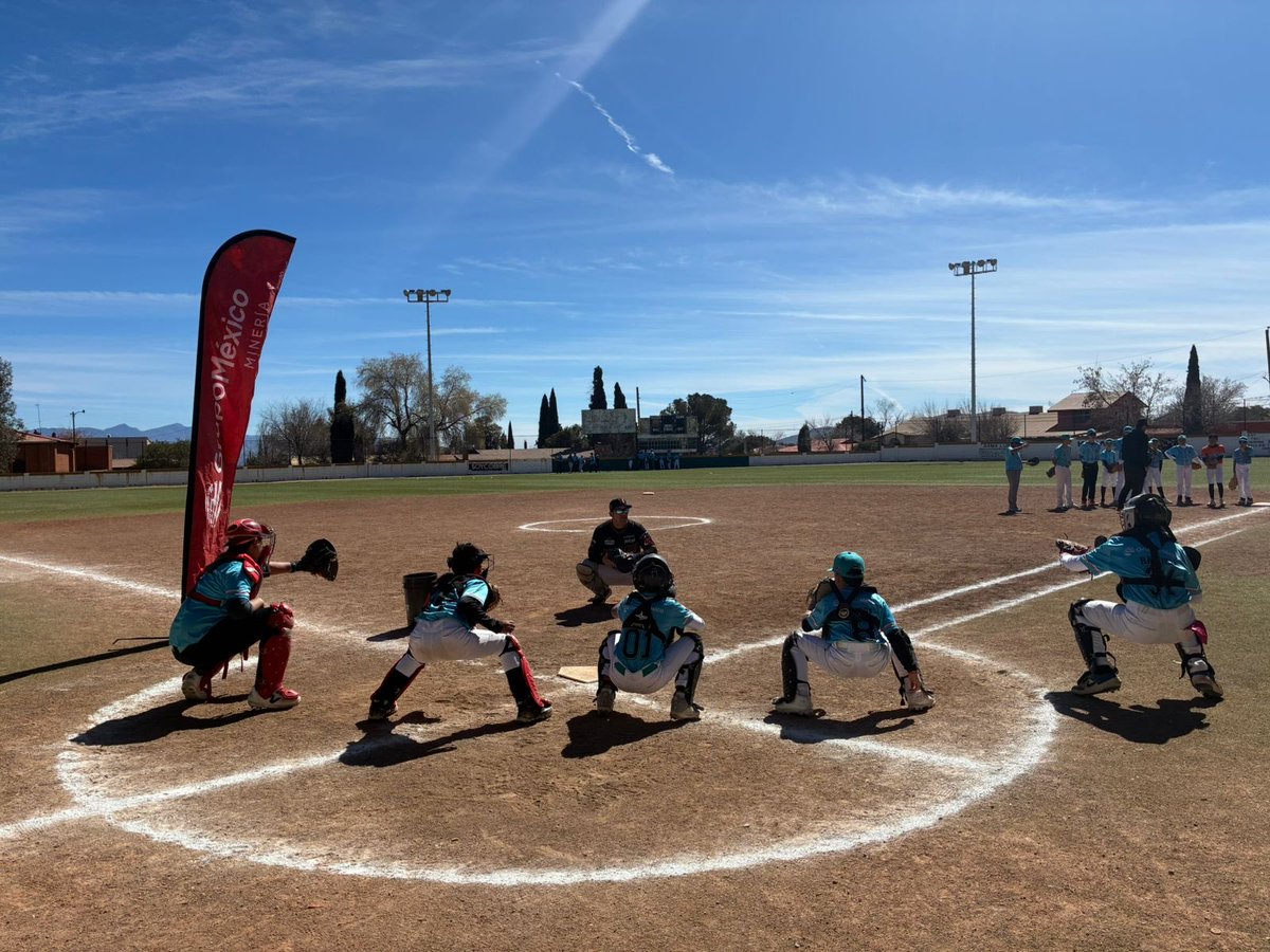 OrgulloMineroMx's tweet photo. El talento juvenil de las Academias de Beisbol de @GMexico_oficial en #Nacozari, #Cananea y #Esqueda dio un nuevo paso en su formación deportiva con la tercera visita técnica de coaches del club profesional Naranjeros de #hermosillo
NOTA: https://t.co/vy1LTs5zF1
#OrgulloMinero https://t.co/VN3f1WRRnb