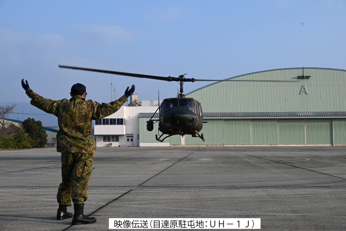 JGSDF_WA_pr's tweet photo. #西部方面隊 は、令和８年２月１２日（木） #ＮＥＸＣＯ西日本 との南海トラフ地震対処における初動の情報収集に係る実効性向上のため連携訓練を実施しました。ＵＨ－１Ｊヘリコプターから取得した映像を共同指揮所及び防災対策室でリアルタイム共有し、高速道路の被害状況の把握・復旧における連携要領を確認しました。西部方面隊は、地域の安全・安心を守るため、日頃から関係機関との連携を強化しています。
#西部方面システム通信群 #西部方面航空隊