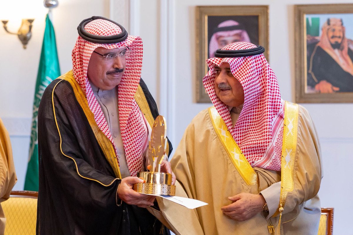 ta1mken's tweet photo. برعاية صاحب السمو الملكي الأمير فهد بن سلطان بن عبدالعزيز #أمير_منطقة_تبوك حصدت جمعية تمكين المجتمعات المحلية #جائزة_تبوك_للعطاء في فرع المبادرات النوعية، وذلك في دورتها الرابعة لعام 1447هـ، ضمن حفل يوم البر.

إنجاز نفخر به، ونهديه لشركاء النجاح وفريق العمل، ودافعًا لمواصلة مسيرة التمكين وتعظيم الأثر المجتمعي.