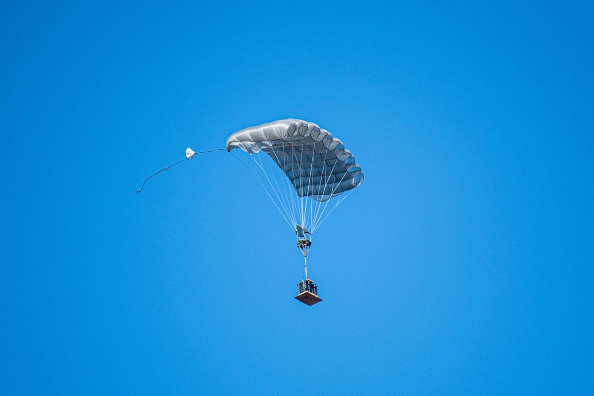 USARPAC's tweet photo. Amazon who 💁♂️
At Rogers DZ, @593dESC and 1st SF Group (A) Support Battalion showcased JPADS—proving USARPAC can precision-deliver sustainment in contested, maritime environments.
#USARPAC #JPADS #Sustainment #IndoPacific https://t.co/CZOpvKC6X7