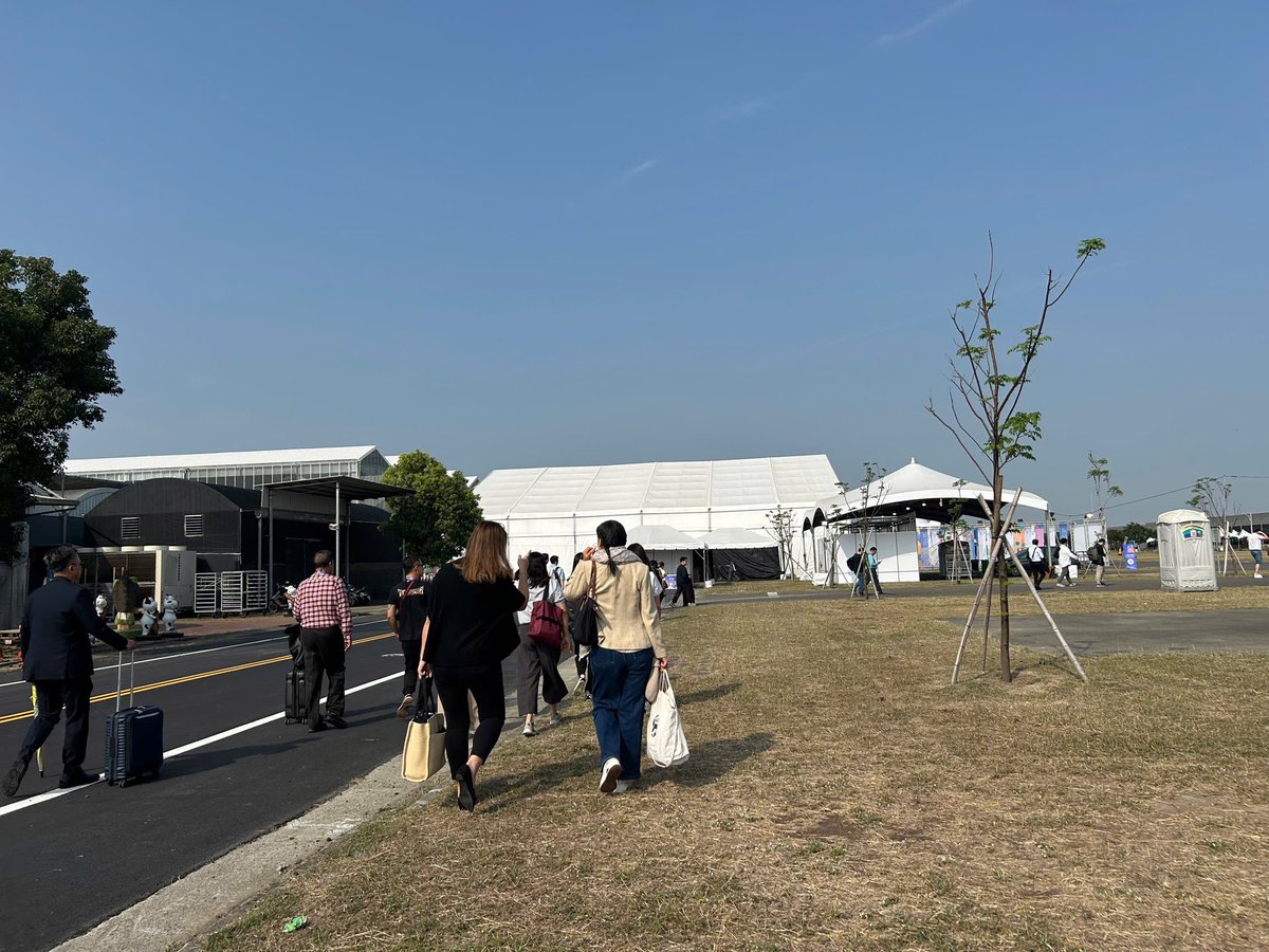 Phi Long | Louis tweet media