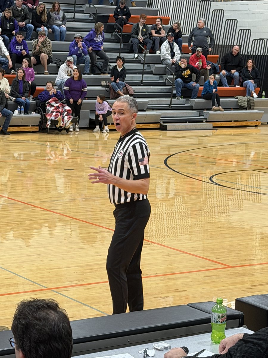 ⁦<a href="/SoundOFF13/">SoundOFF</a>⁩ #LookaLike Didnt realize ⁦<a href="/MurphyKeith/">Keith Murphy</a>⁩ moonlights as an official. I need to talk with WHO and get that poor guy a raise..