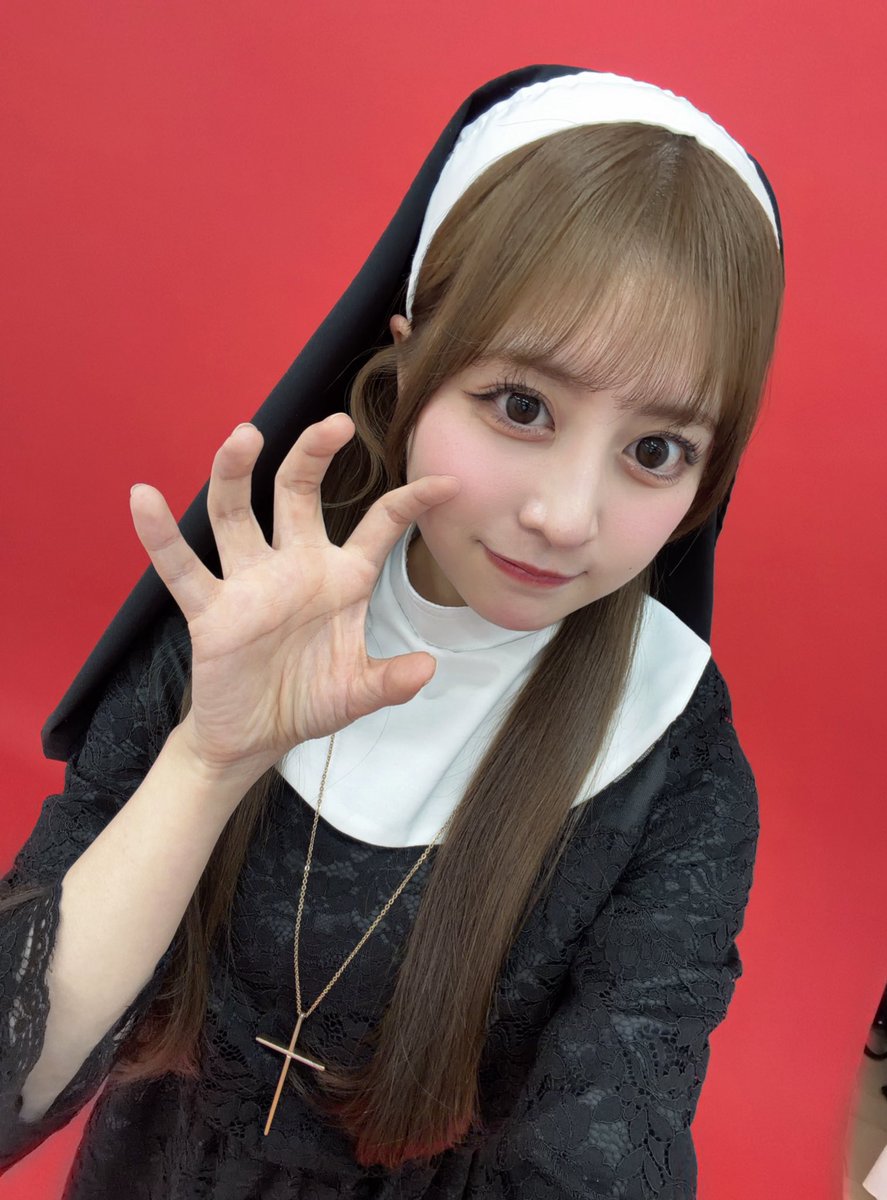 応援ポスターの受付スタートですっ💫

劇場ロビーからいただく皆さんの応援は本当に力を貰えます！！
ポスターには直接サインやイラスト書くので観劇したら持って帰ってね✊🏻
劇場に来られない方も郵送あるので、もしよろしければ、、！

まってます🐯♡
#バーレスク0