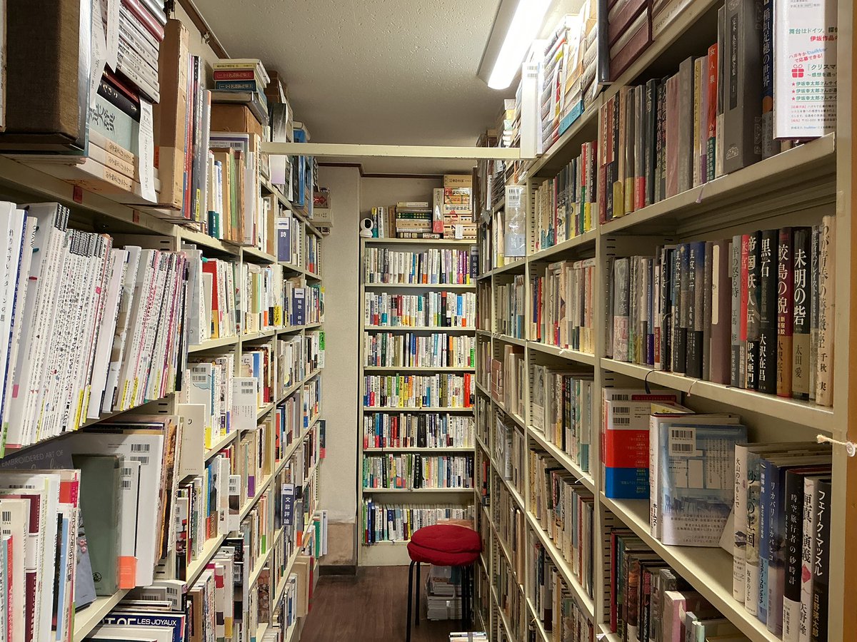 BOOKS青いカバ2607日目オープンしています。 今日もよろしくお願いし