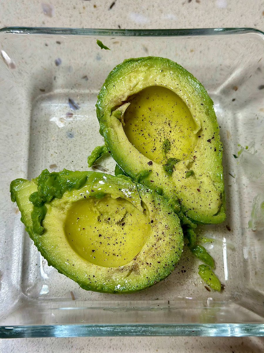 HeraldJake07's tweet photo. Sunny morning bite  Fresh avocado toast with a drizzle of honey u0026 a sprinkle of chili flakes—crunchy, creamy, perfect. Who’s craving this https://t.co/zFRAIxx7kz