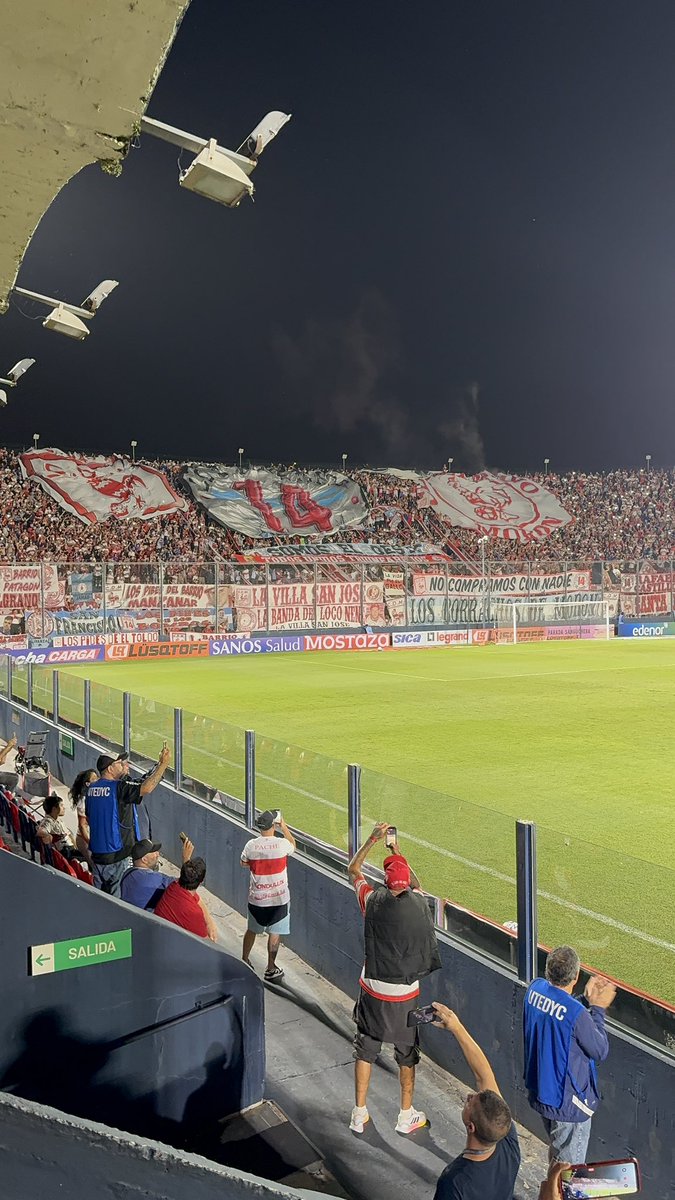 emimoron91's tweet photo. Déjense de joder. Basta de compararse con nosotros.

El OESTE entero sigue en la copa https://t.co/1UMmwkV5wf