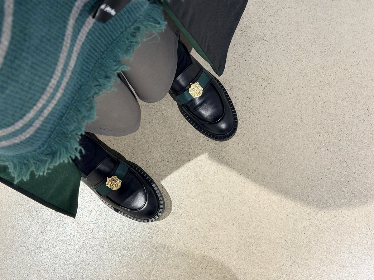 yksm0506's tweet photo. 誕生日なのでスタジオツアーにきたでやんす
ダイアナコラボローファーがようやく日の目を見た https://t.co/EIy4qPSQ2x