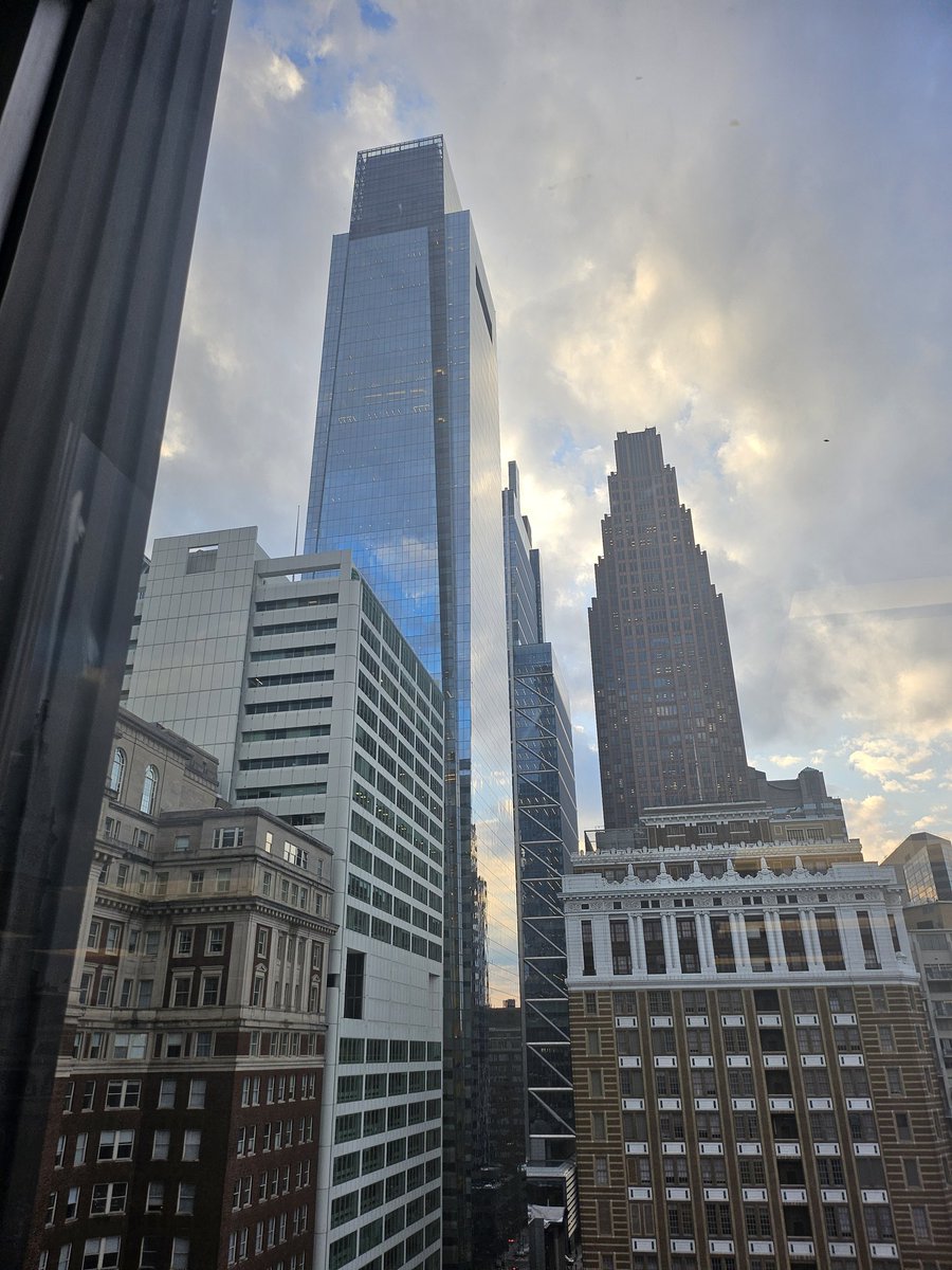 djaxrelax's tweet image. Damn I'ma miss these views... Only thing to do is get better/higher ones 
#philly #Philadelphia #cityoffirst #cityofbrotherlylove #lovepark #hittersHIT