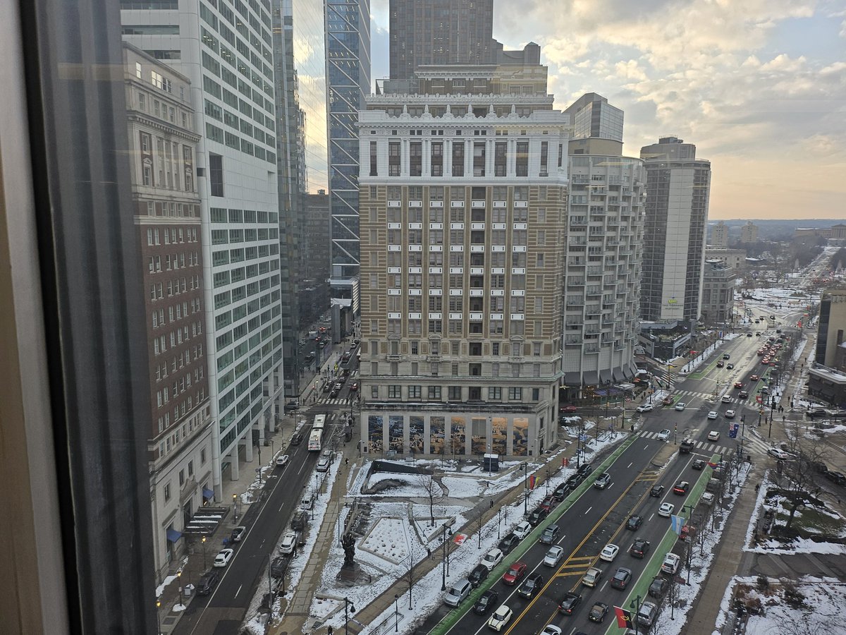 djaxrelax's tweet image. Damn I'ma miss these views... Only thing to do is get better/higher ones 
#philly #Philadelphia #cityoffirst #cityofbrotherlylove #lovepark #hittersHIT