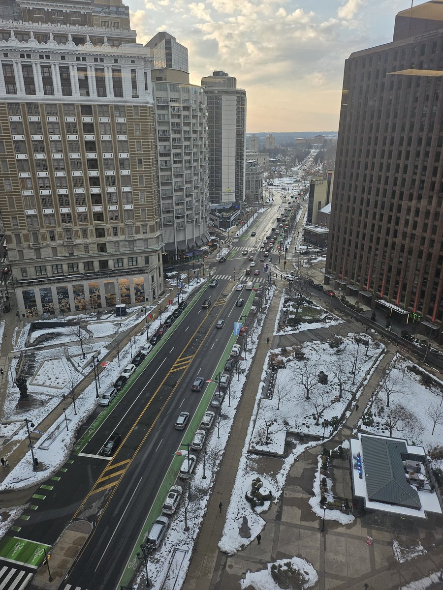 djaxrelax's tweet image. Damn I'ma miss these views... Only thing to do is get better/higher ones 
#philly #Philadelphia #cityoffirst #cityofbrotherlylove #lovepark #hittersHIT