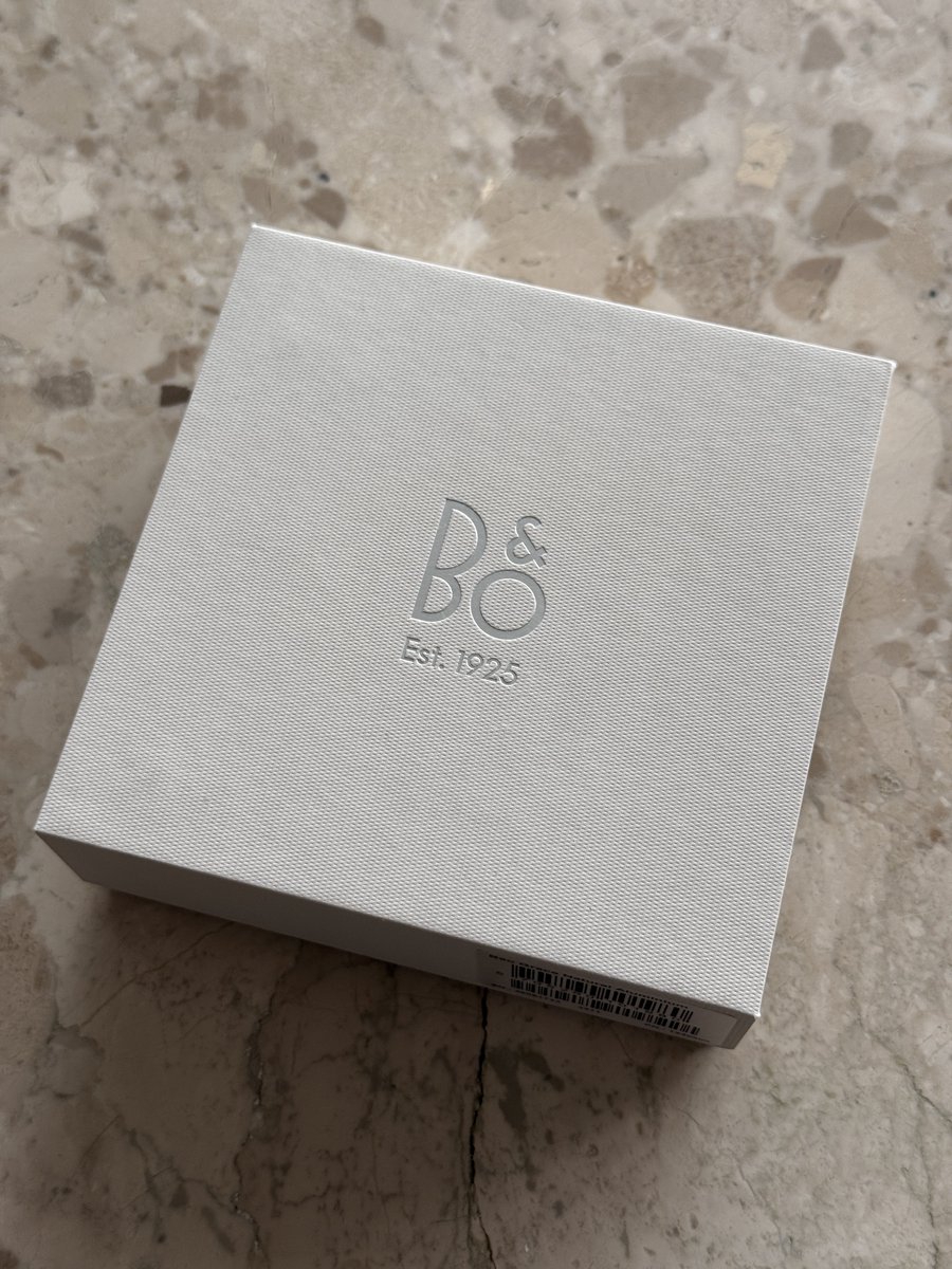 athanasinyan's tweet photo. Bang &amp; OlufsenのBeo Graceあんまり買ってる人いないから軽くレビュー

・音質
B&amp;Oらしい音楽を楽しめる高音質
元々好きな人なら抵抗なくリスニングできると思われる

ノイズキャンセリングの強さを段階で選べるの地味に良い

#バングアンドオルフセン
#BangandOlufsen
#イヤホン https://t.co/DmjJpdwX82