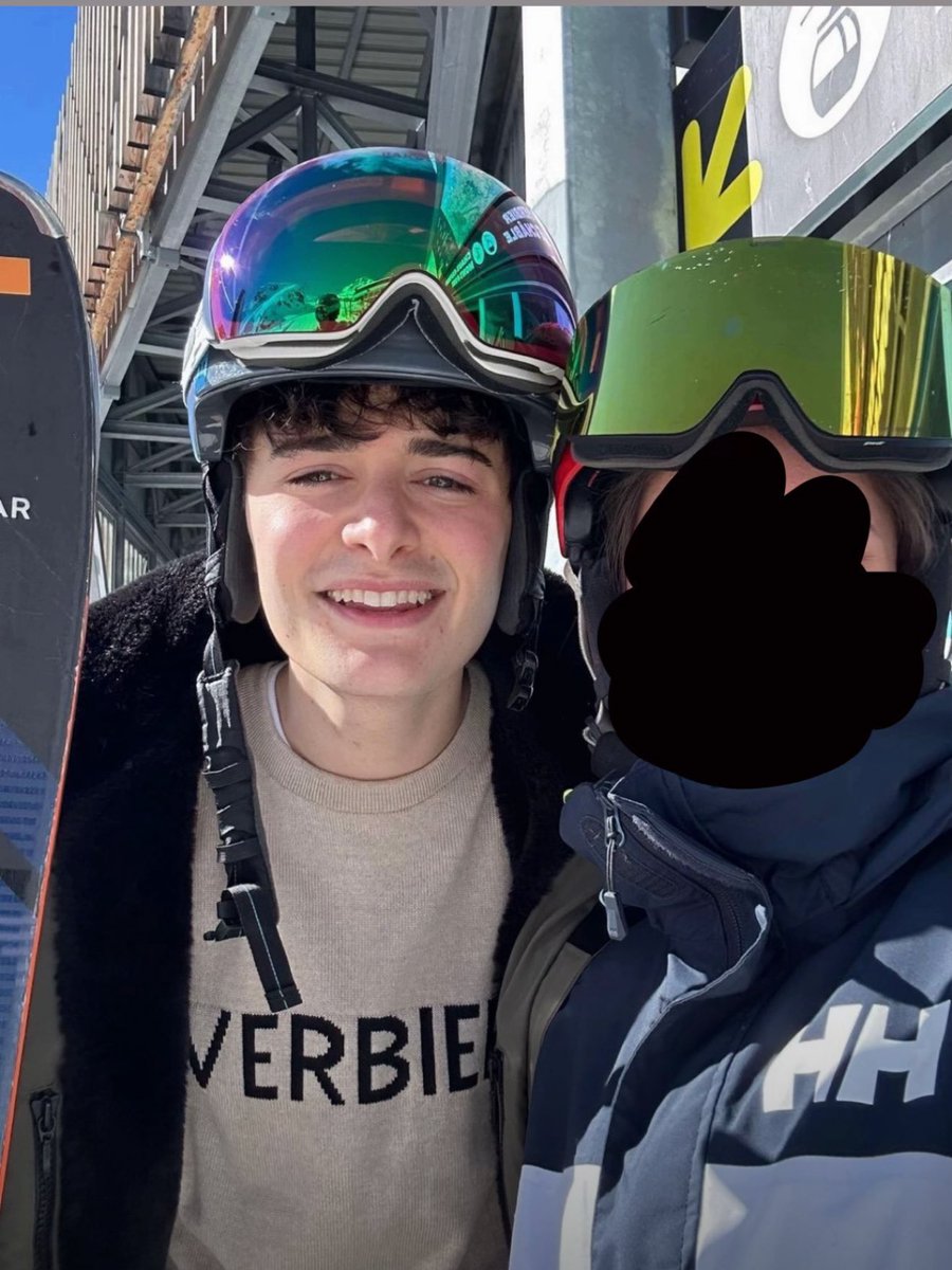 Handsome ski ⛷️ boy 

#Noahschnapp