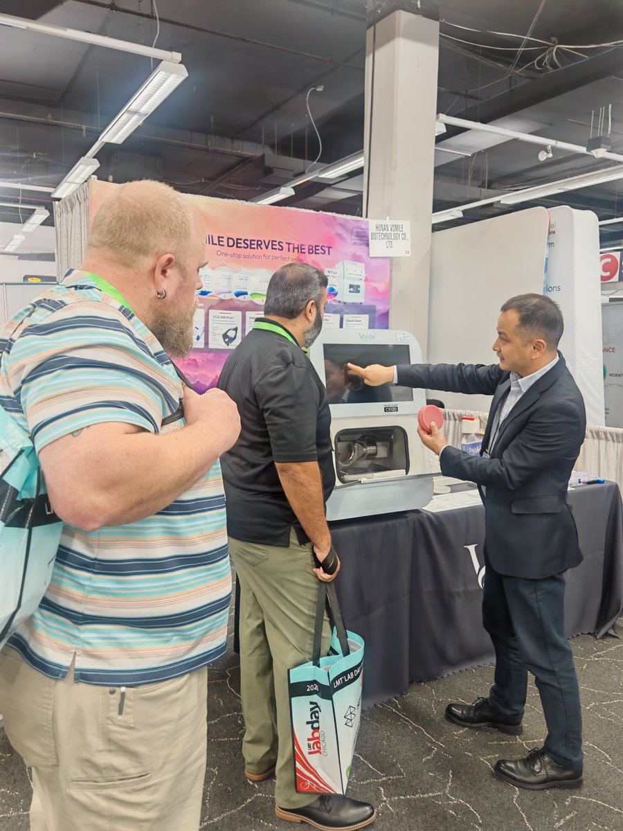 vsmile_zirconia's tweet photo. More from LAB DAY Chicago 2026🙌
#vsmile #LabDay #LMTLabDay #Chicago https://t.co/NIafmbCXQG