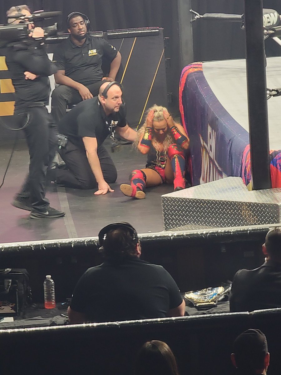 brown_oz03's tweet image. Penelope Ford looked like she reinjured her foot. They told her to stay down and she was upset and crying. They snuck her back while the run-in happened. 😱🙏🏽#AEWDynamite