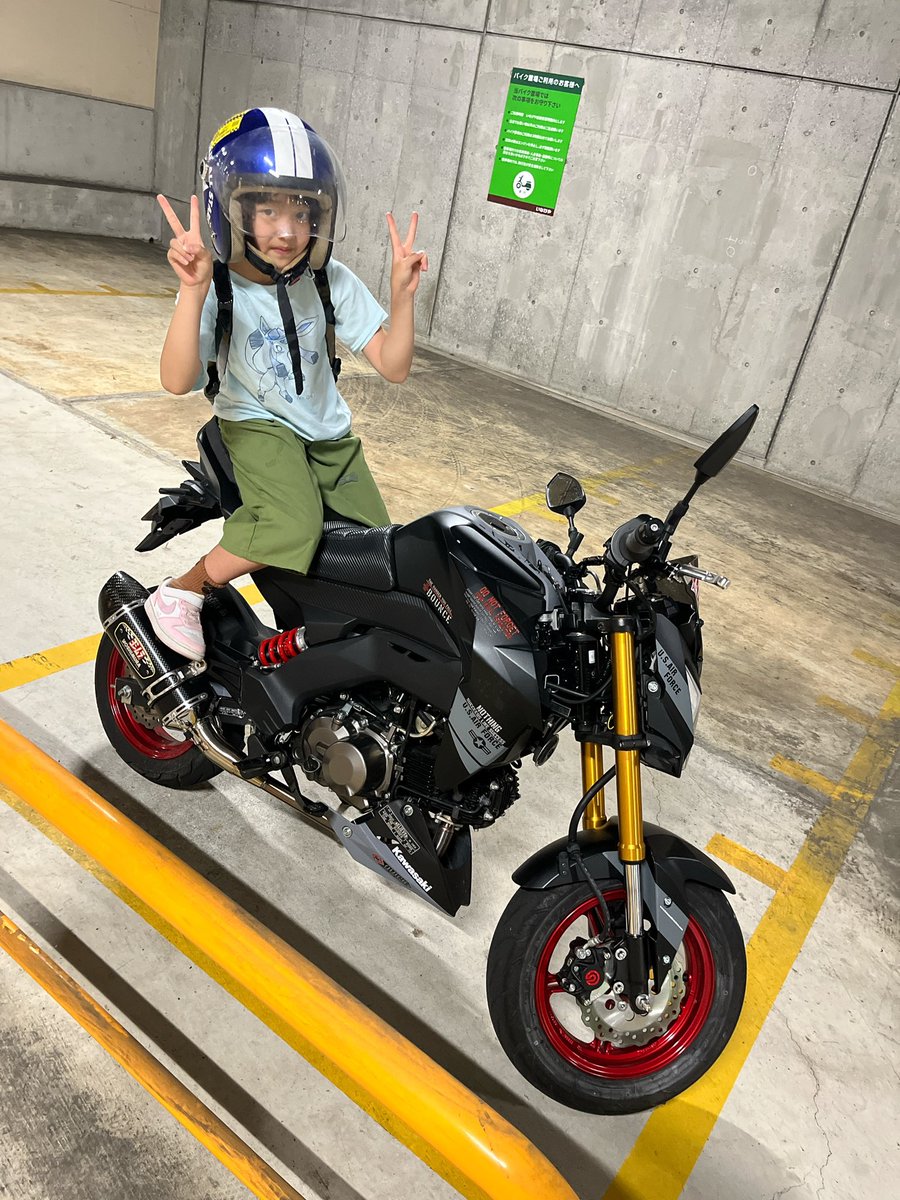 sinD981051's tweet photo. 名前：sinD
性別：男
年齢：39
身長：179cm
住み：神奈川
車種
・ZH2
・z125pro

2児の娘をもつ父。
そろそろ歳なんで長くバイクを乗り続け
られるよう筋トレも頑張ります！
あとお酒好き🥃

#バイク乗りとして軽く自己紹介 
#バイク乗りと繋がりたい https://t.co/awkV1jK3tI