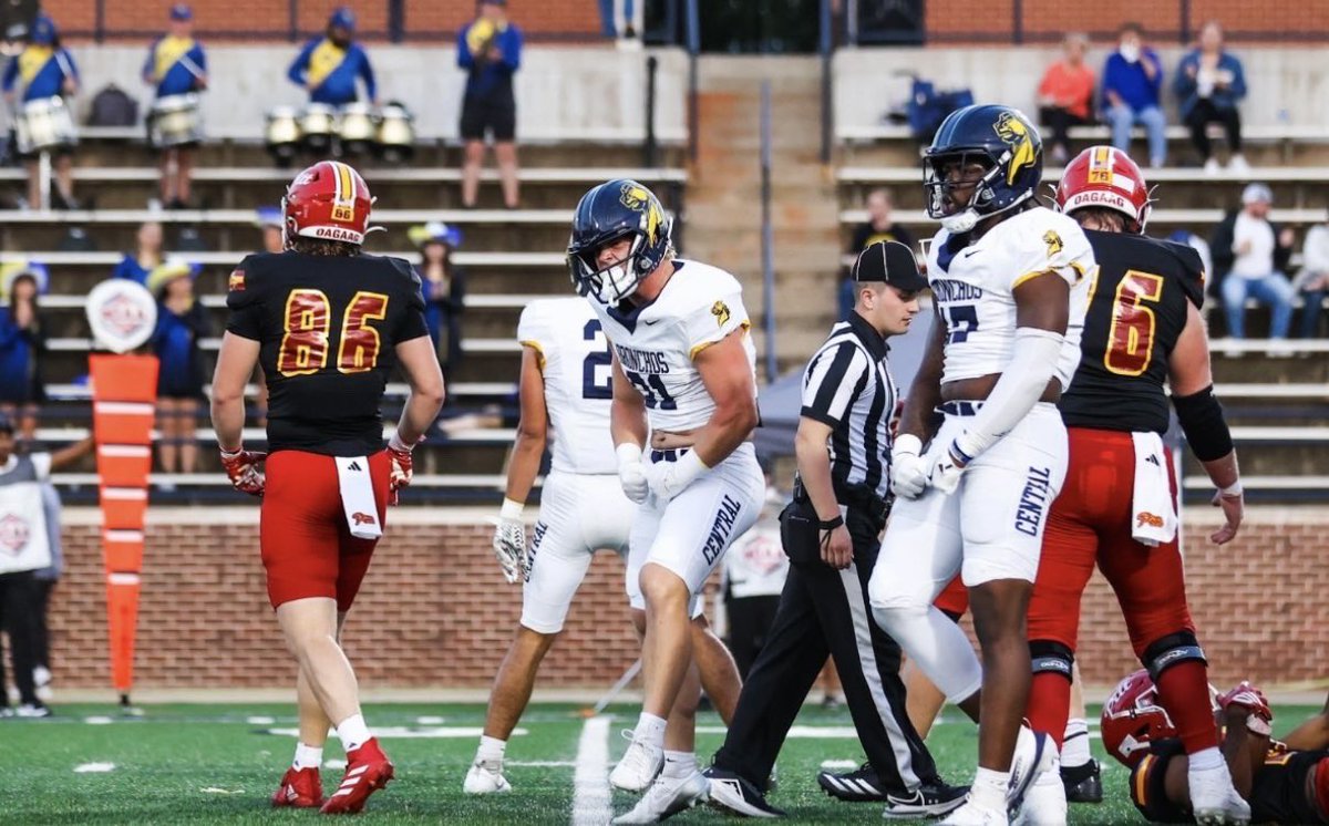 #AGTG After a great conversation with <a href="/Coach_Swanson1/">Cody Swanson</a> , I am blessed to receive an offer from <a href="/ucobronchofb/">UCO Football</a> Roll Chos🔵🟡!!!

<a href="/RecruitBixbyFB/">Recruit Bixby Spartan FB</a>