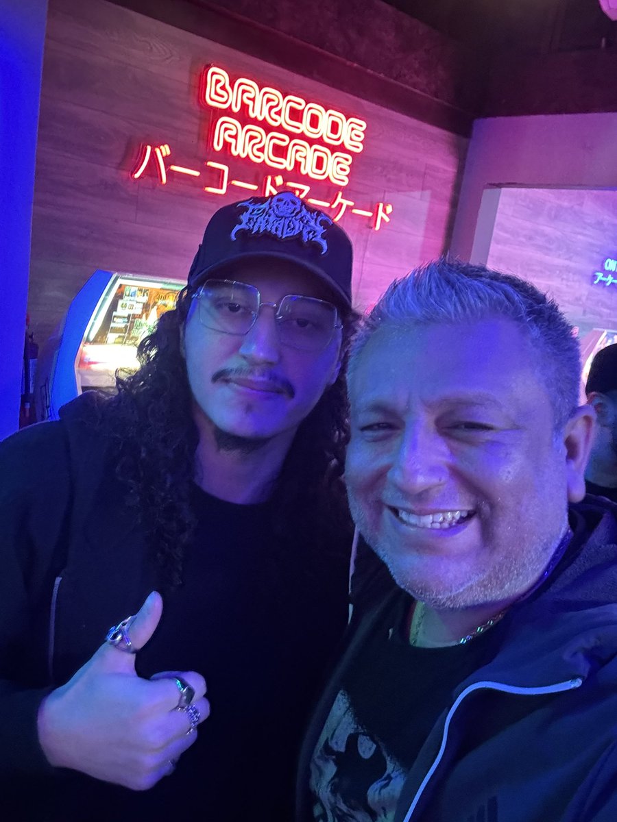 Alex Valle ➡️⬇️↘️+👊 tweet media