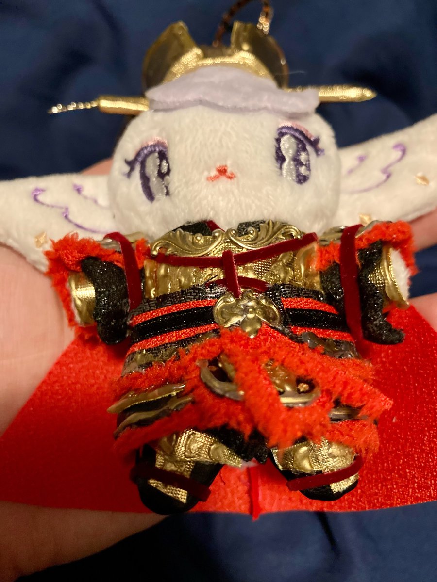 鳳月杏さんの呂布レヴィちゃん爆誕した🙃
大きさ的に乗らないパーツの取捨とか、レヴィちゃんに似合う比率とかやっぱり難しかったなのきもち😇
見えなくなったけどwあんよもちゃんと履いてるので🦵

 #レヴィといっしょ