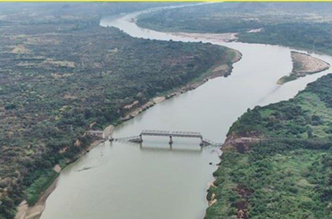 MoeSatKhinn's tweet photo. 🚨Terrorists Sabotage Vital Infrastructure in Kayah State
#KNPP #KNDF #PDF groups have bombed the Salween Bridge (Hpasawng) for the 2nd time, causing a 300ft collapse. By destroying this bridge, terrorists have paralyzed trade & cut off transport for civilians.
#StopTerrorism https://t.co/G8X6OjrYdq
