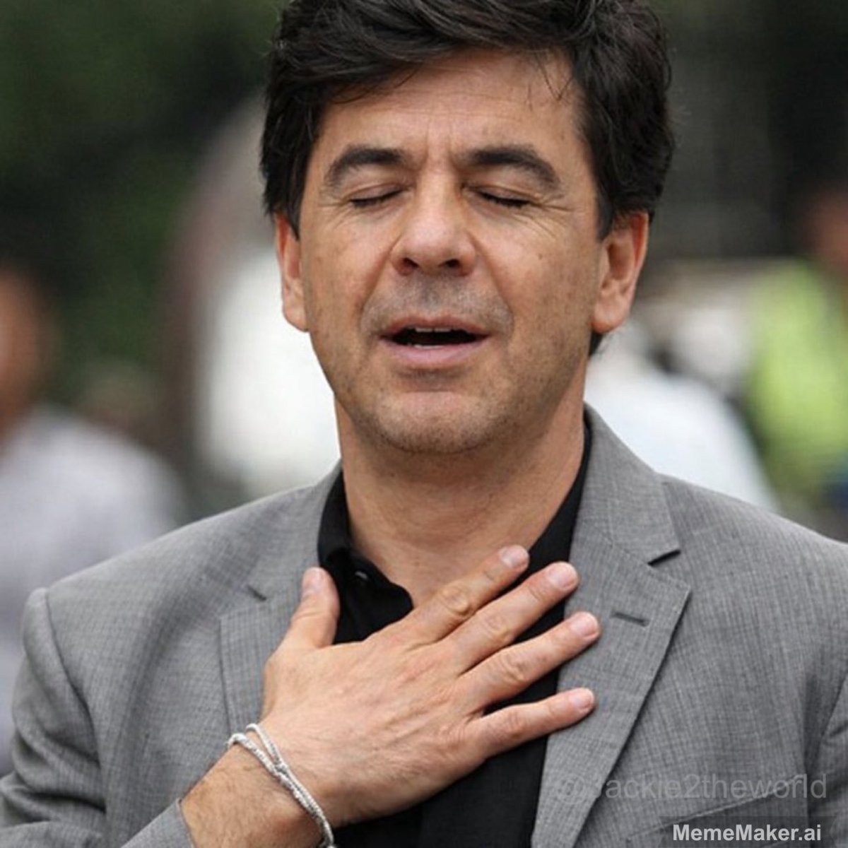 “Gracias Mencho!!! Ya se les olvidó el 
libro de Scherer y los 27 mil millones”…