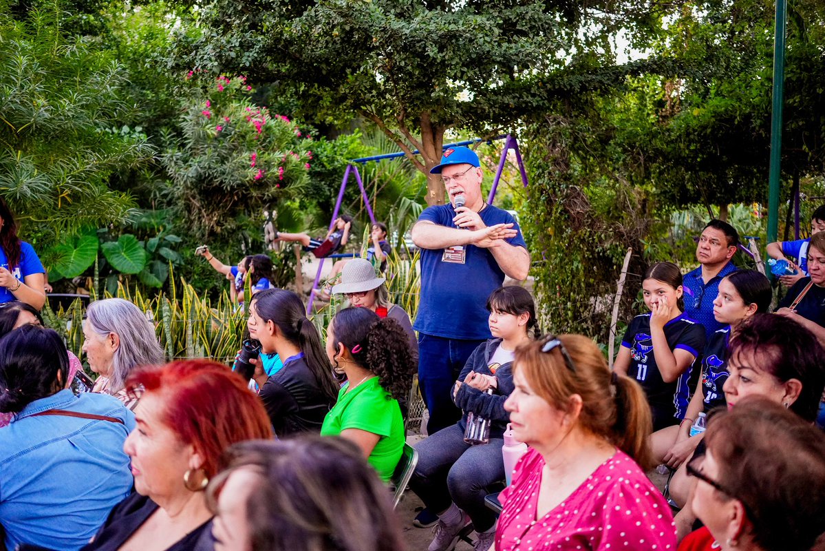 Como en casa me sentí con las y los vecinos de la colonia Fovissste en el Miércoles Ciudadano 🙌

Platicamos, escuchamos sus propuestas y acercamos servicios municipales, atención directa, salud, apoyos y más, todo en un mismo lugar.

Porque cuando nos vemos de frente, las