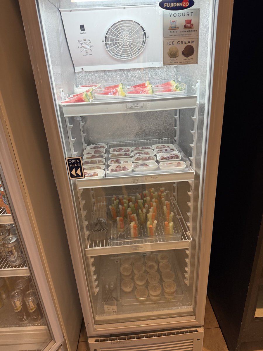 RedEagleEX's tweet photo. Time to go home! But before going home, gonna live post what 5k USD flight back home looks like from the Philippines. From Korean Air Prestige Class we get access to the lounge. All food and drinks are up for taking! Now just gotta chill for an hour before I can board… https://t.co/KqiQrK5K5L